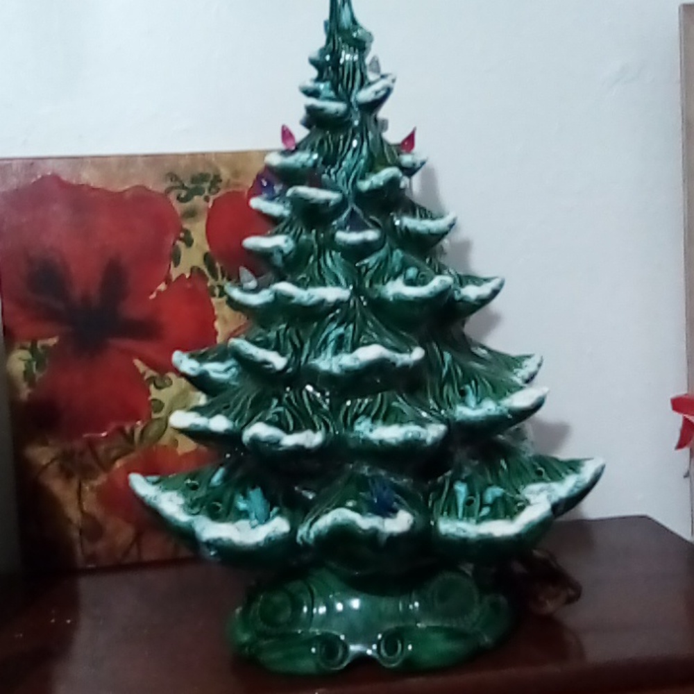 - Atlantic Mold  Company Table Top Ceramic Christmas  Tree. Rare, HTF. Vintage.